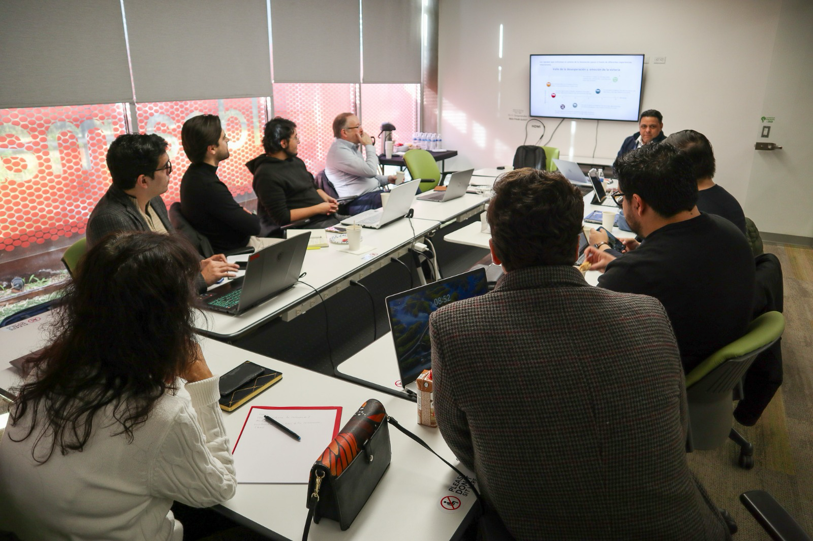Intercambio de ideas durante una sesión de formación.